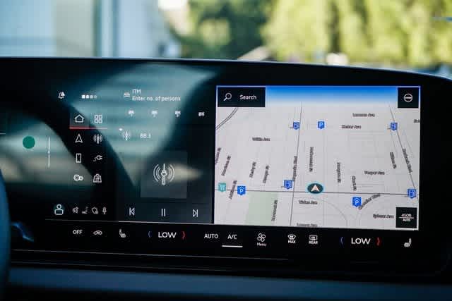 Thumbnail: 2025 Audi e-tron S - 14