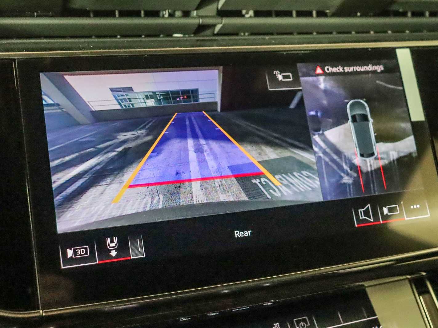 Thumbnail: 2026 Audi Q8 - 25