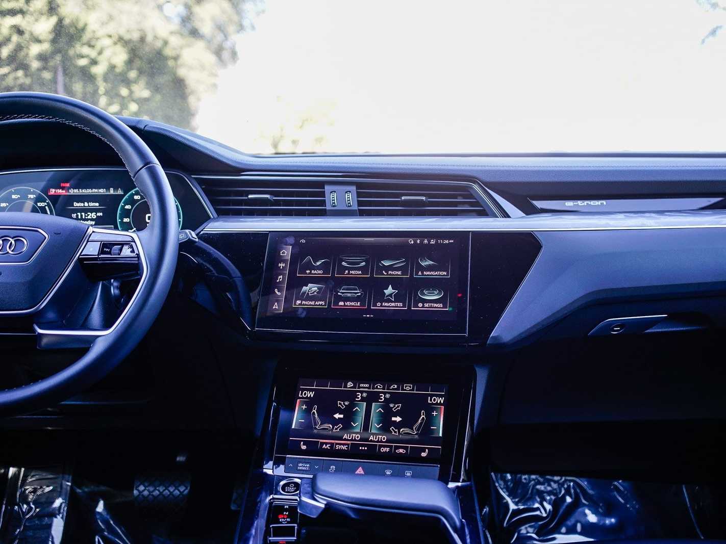 Thumbnail: 2023 Audi e-tron - 13