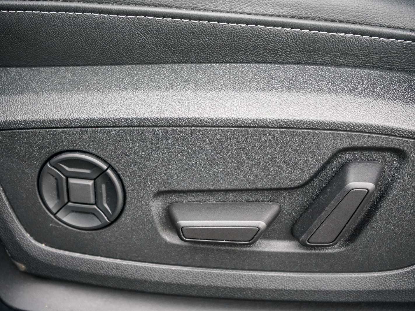 Thumbnail: 2023 Audi Q4 e-tron - 17