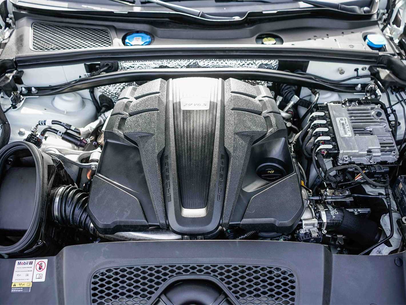 Thumbnail: 2023 Porsche Macan - 29