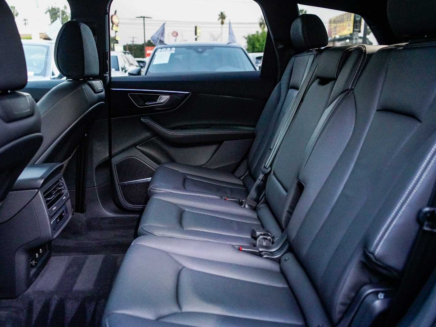 Thumbnail: 2025 Audi Q7 - 17