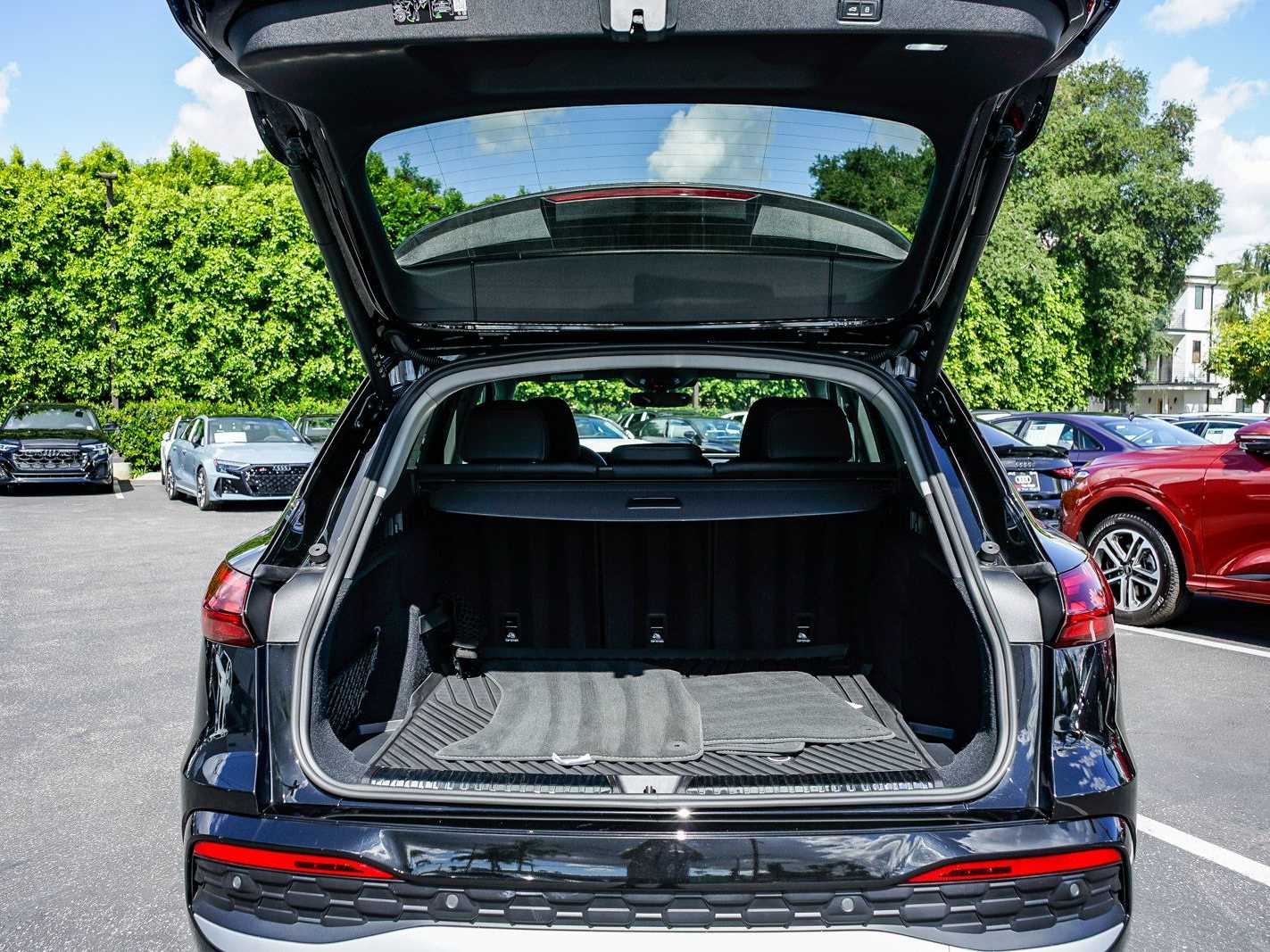 Thumbnail: 2025 Audi Q5 - 26