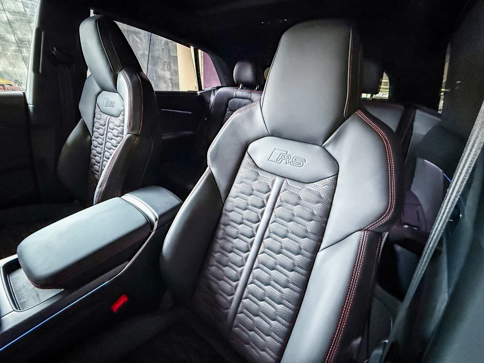 Thumbnail: 2026 Audi RS Q8 - 26