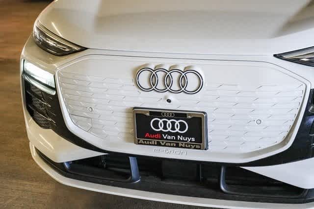 Thumbnail: 2025 Audi Q6 e-tron - 9