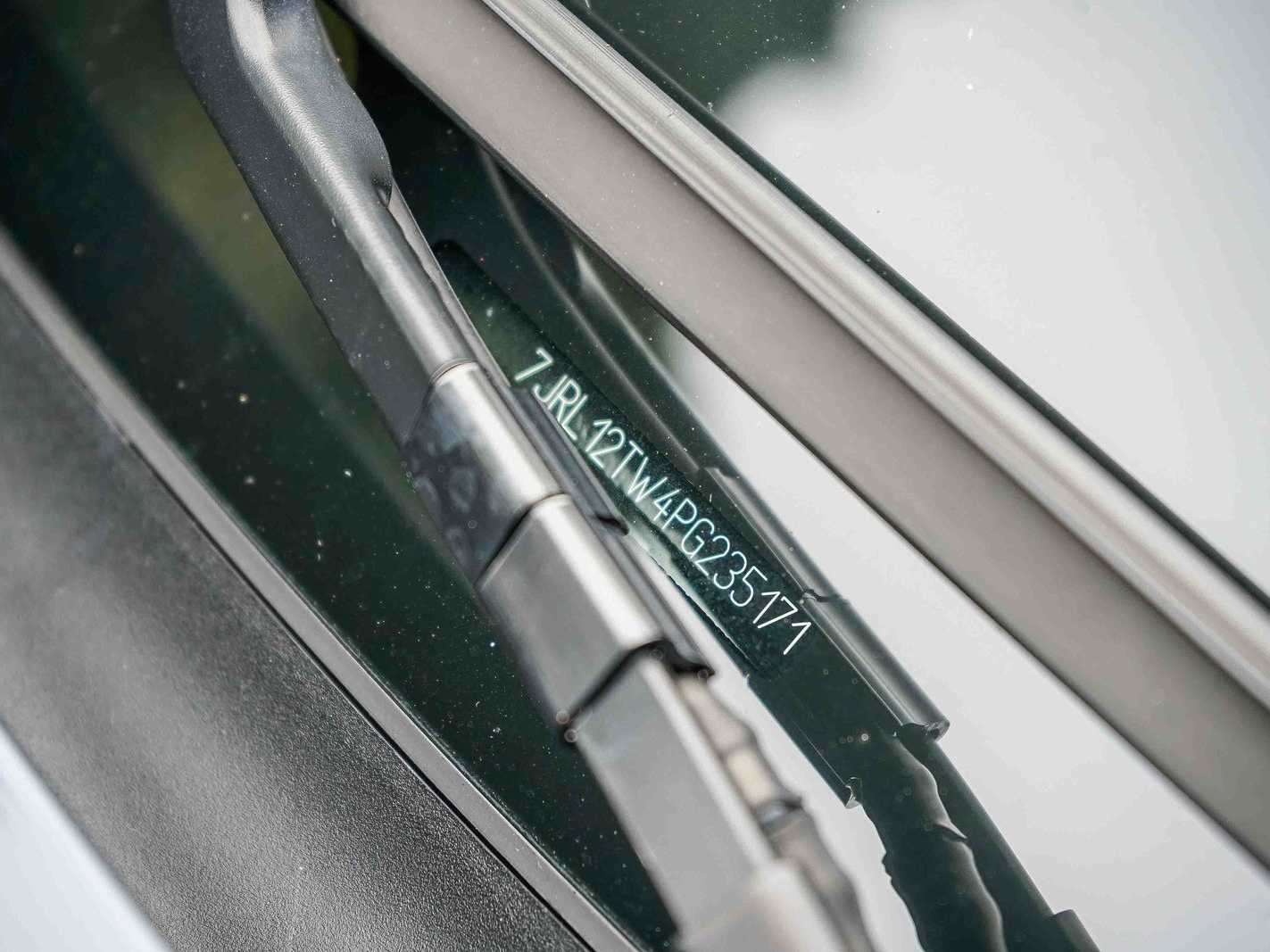 Thumbnail: 2023 Volvo S60 - 12