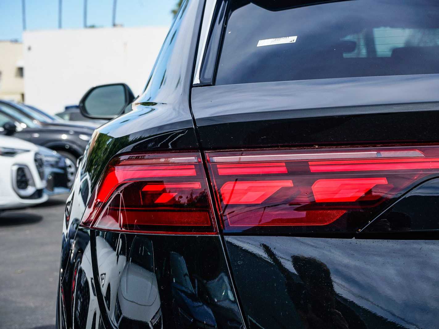 Thumbnail: 2026 Audi Q8 - 9