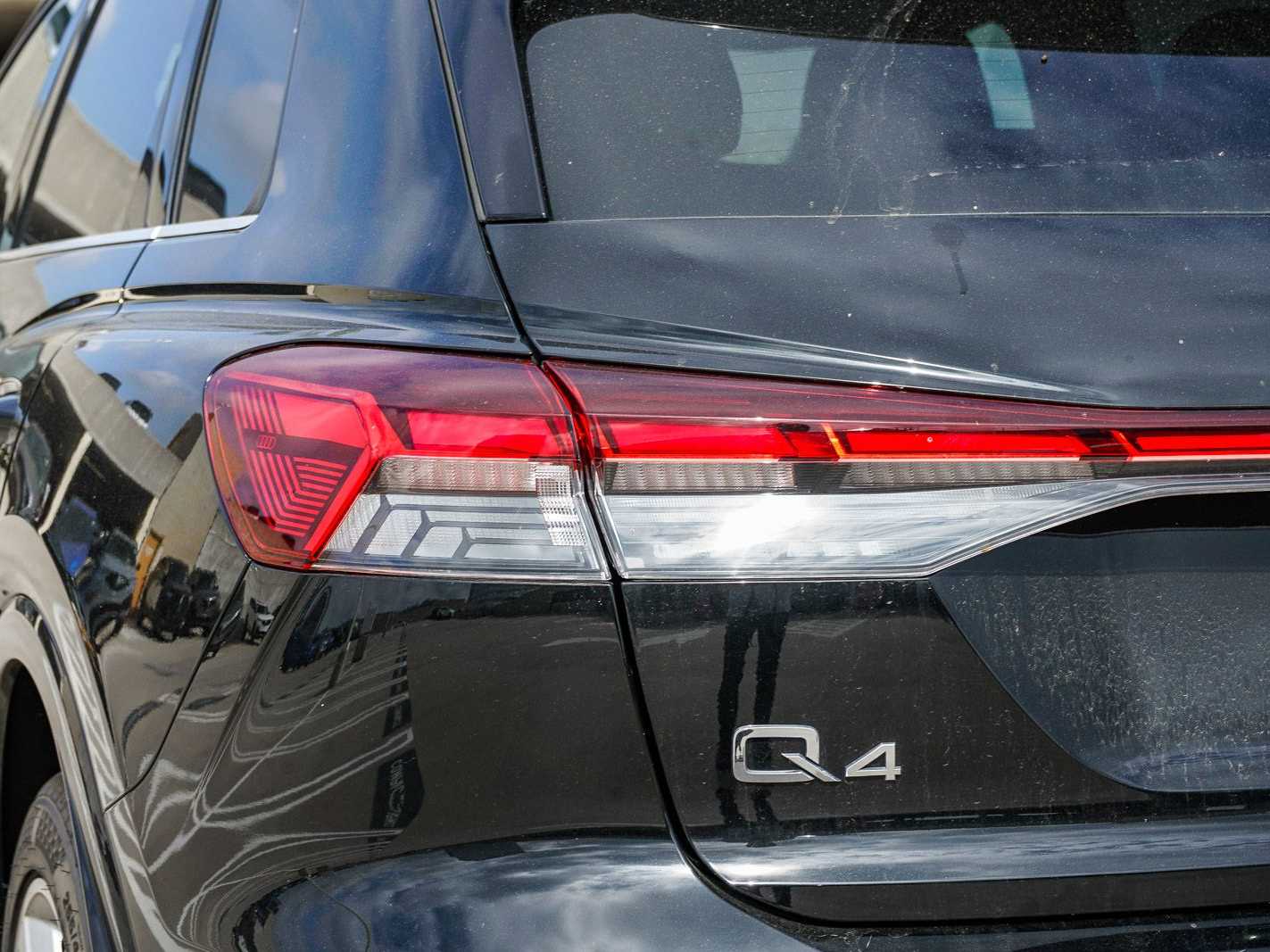 Thumbnail: 2023 Audi Q4 e-tron - 9