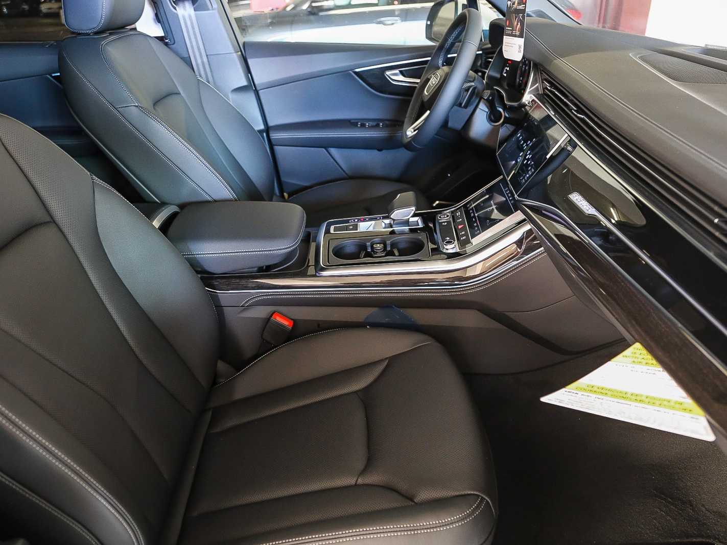 Thumbnail: 2026 Audi Q7 - 16