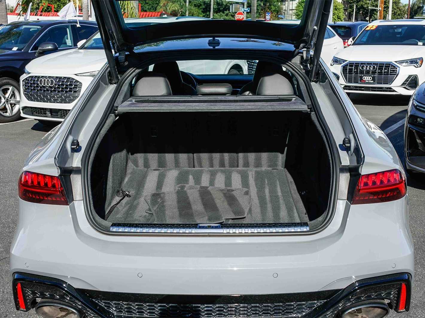 Thumbnail: 2022 Audi RS 7 - 27