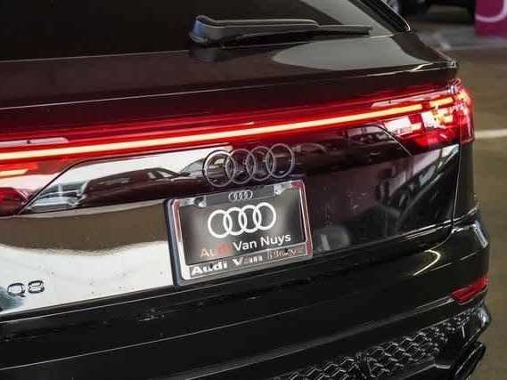 Thumbnail: 2025 Audi RS Q8 - 12