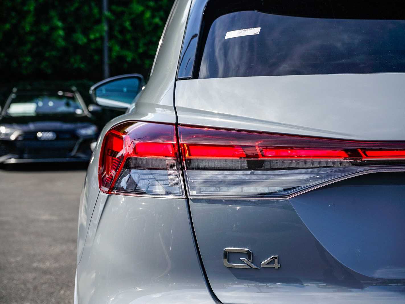 Thumbnail: 2023 Audi Q4 e-tron - 9