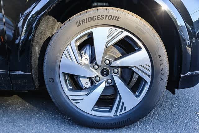 Thumbnail: 2025 Audi Q6 e-tron - 10