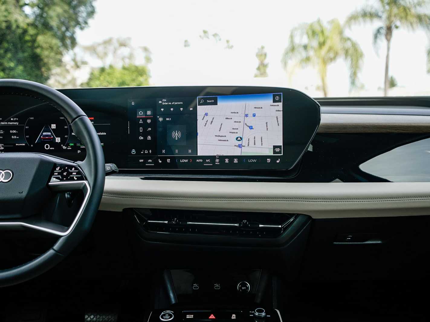 Thumbnail: 2025 Audi Q6 e-tron - 13