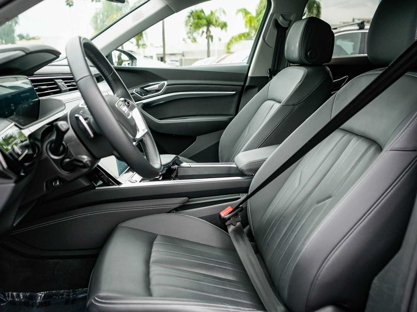 Thumbnail: 2024 Audi Q8 e-tron - 17