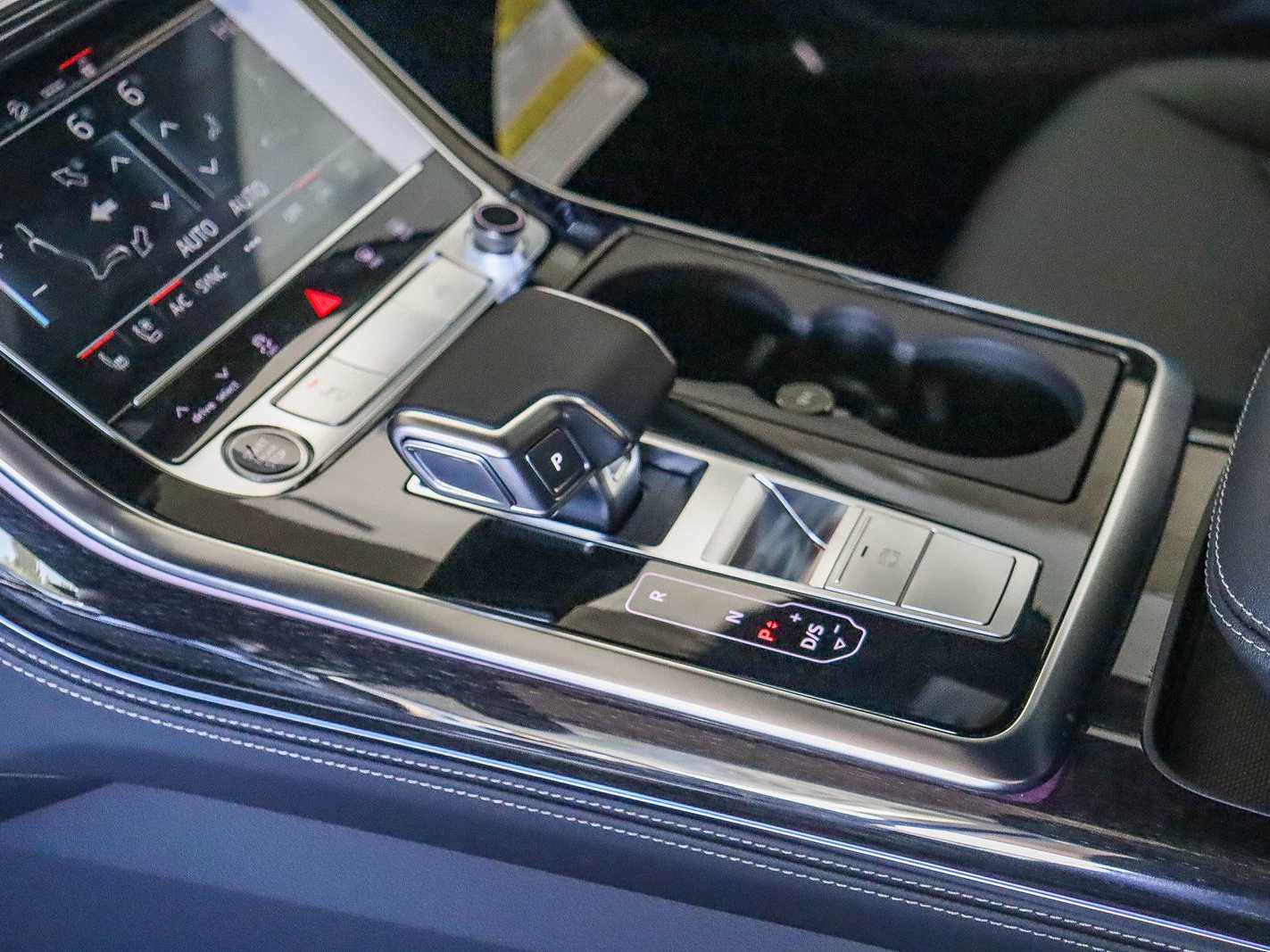 Thumbnail: 2026 Audi Q7 - 20