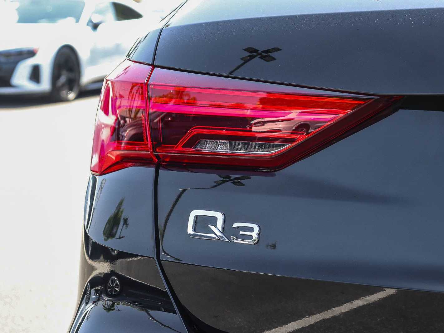 Thumbnail: 2023 Audi Q3 - 10