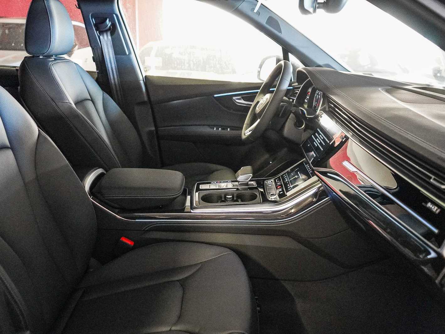 Thumbnail: 2026 Audi Q7 - 17