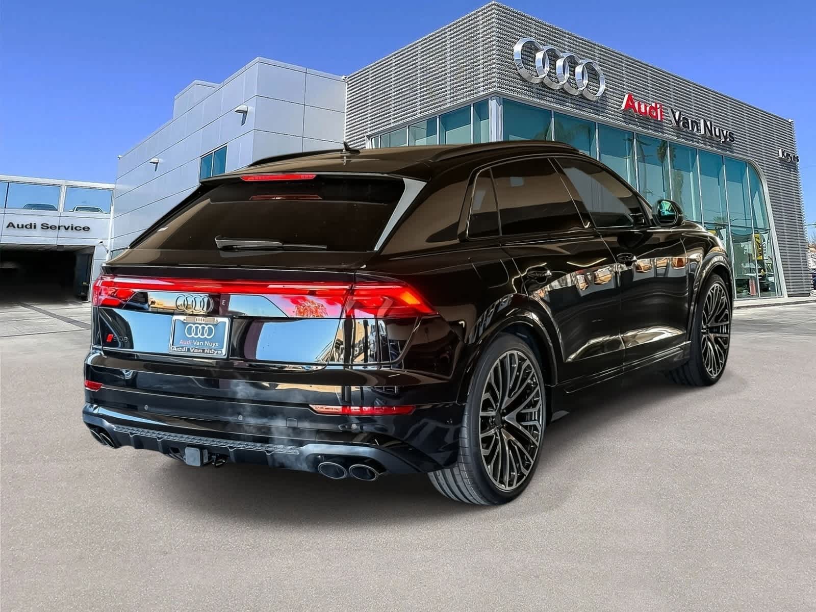 Thumbnail: 2026 Audi SQ8 - 4