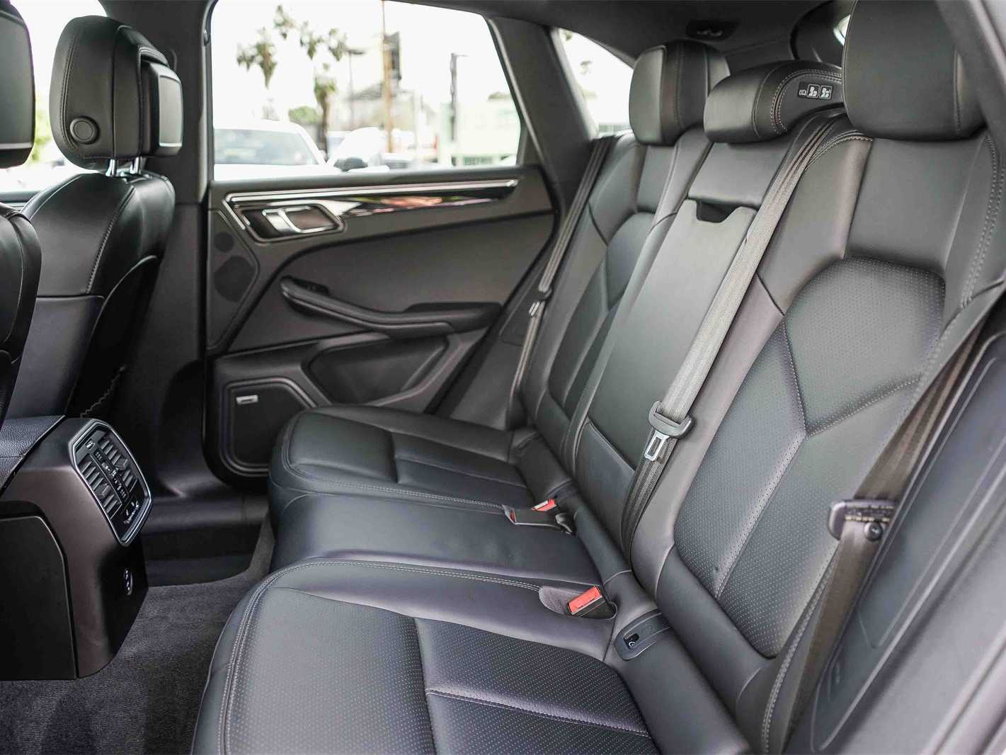 Thumbnail: 2023 Porsche Macan - 19