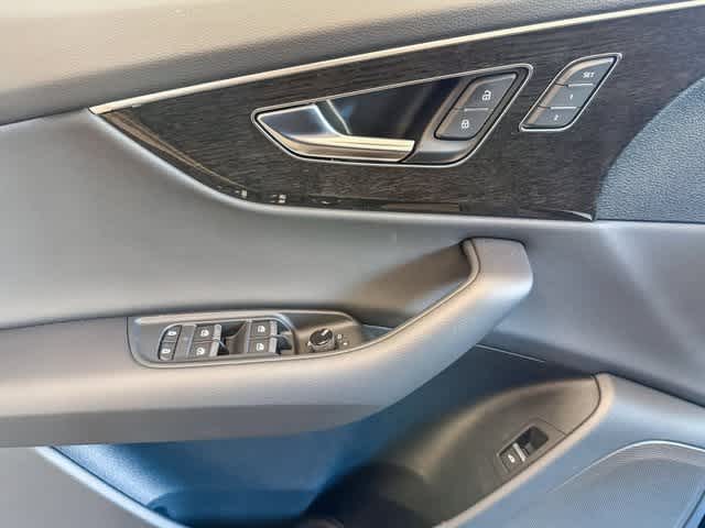 Thumbnail: 2025 Audi Q8 - 22