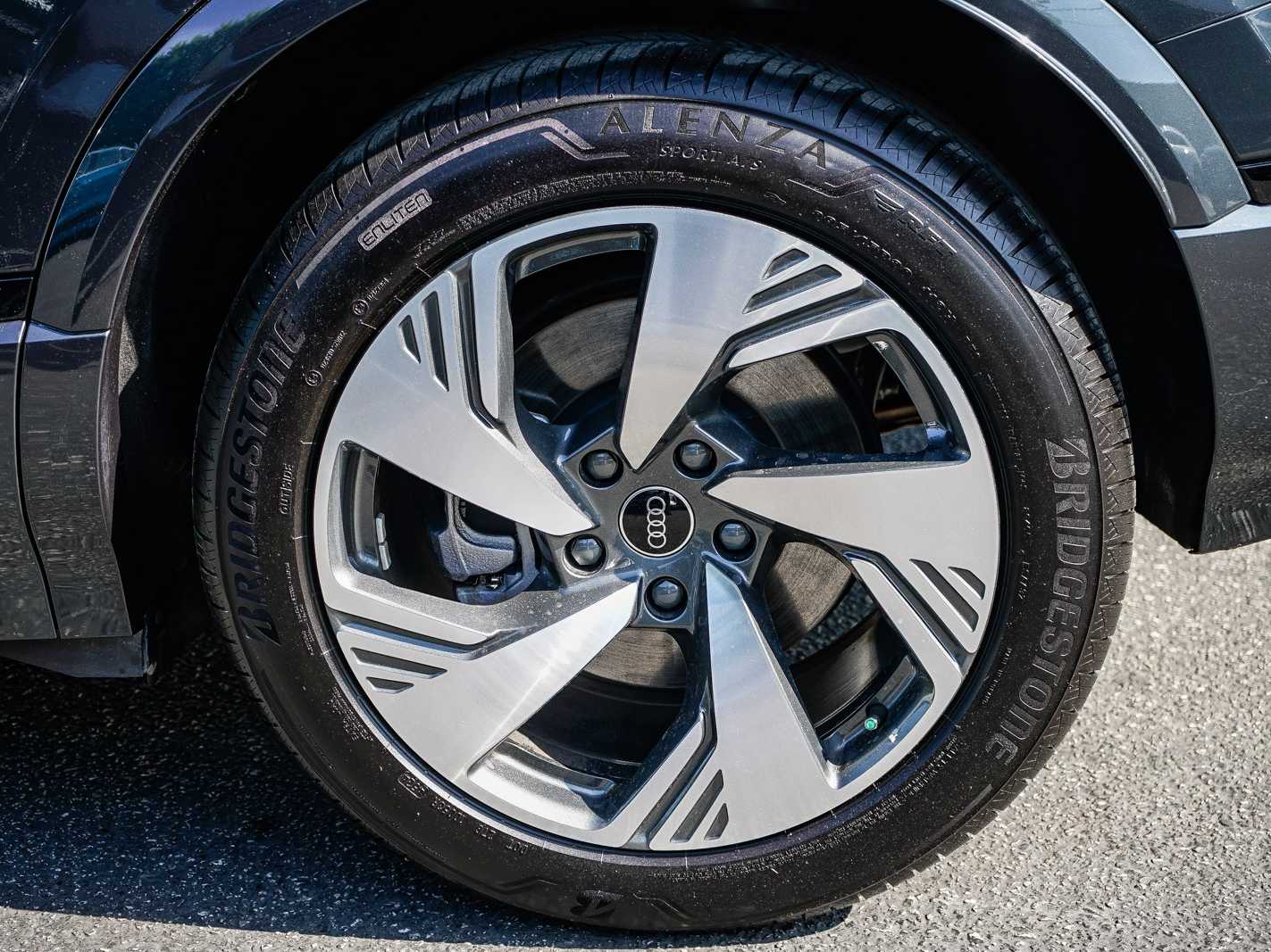 Thumbnail: 2025 Audi Q6 e-tron - 10