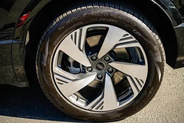 Thumbnail: 2025 Audi Q6 e-tron - 10