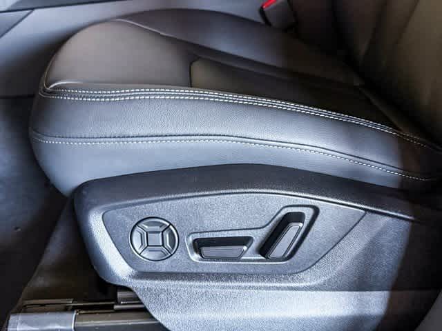 Thumbnail: 2026 Audi Q8 - 21