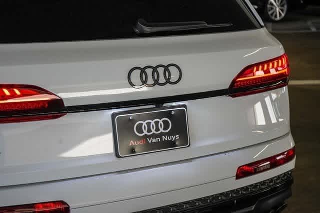 Thumbnail: 2025 Audi SQ7 - 12