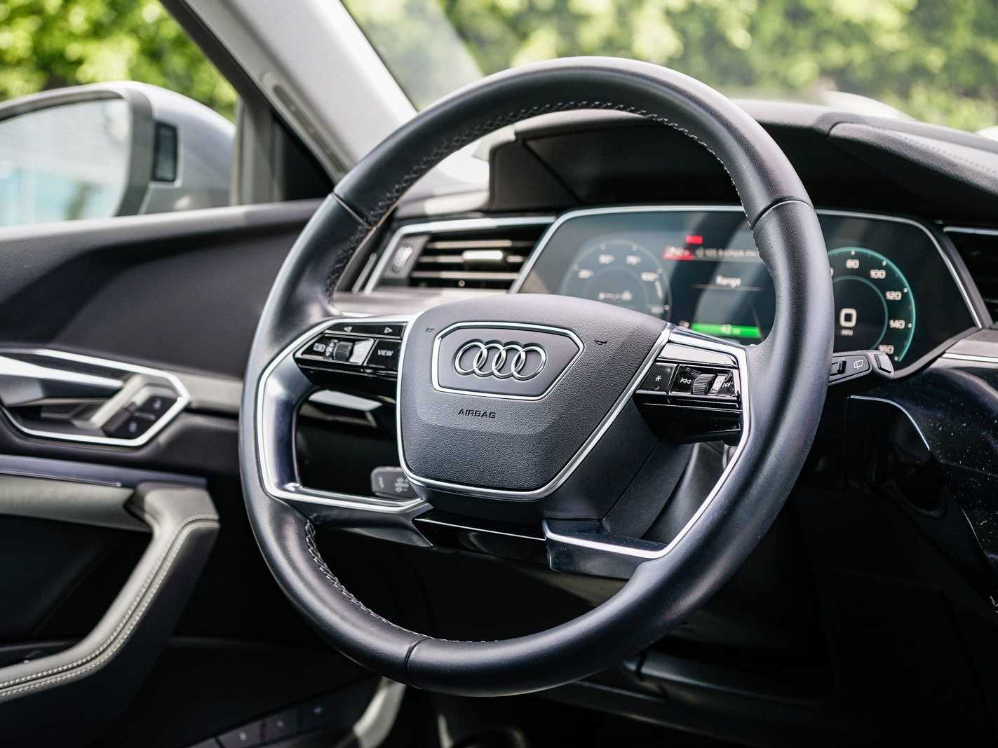 Thumbnail: 2023 Audi e-tron - 15