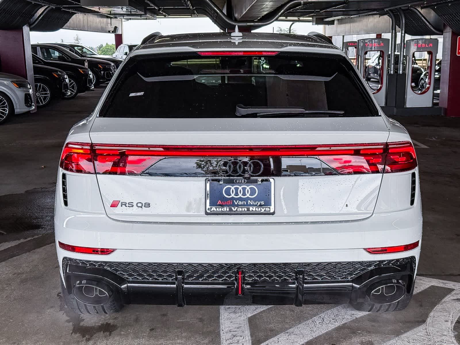 Thumbnail: 2026 Audi RS Q8 - 5