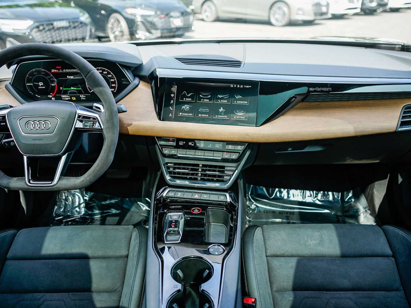 Thumbnail: 2022 Audi e-tron GT - 12