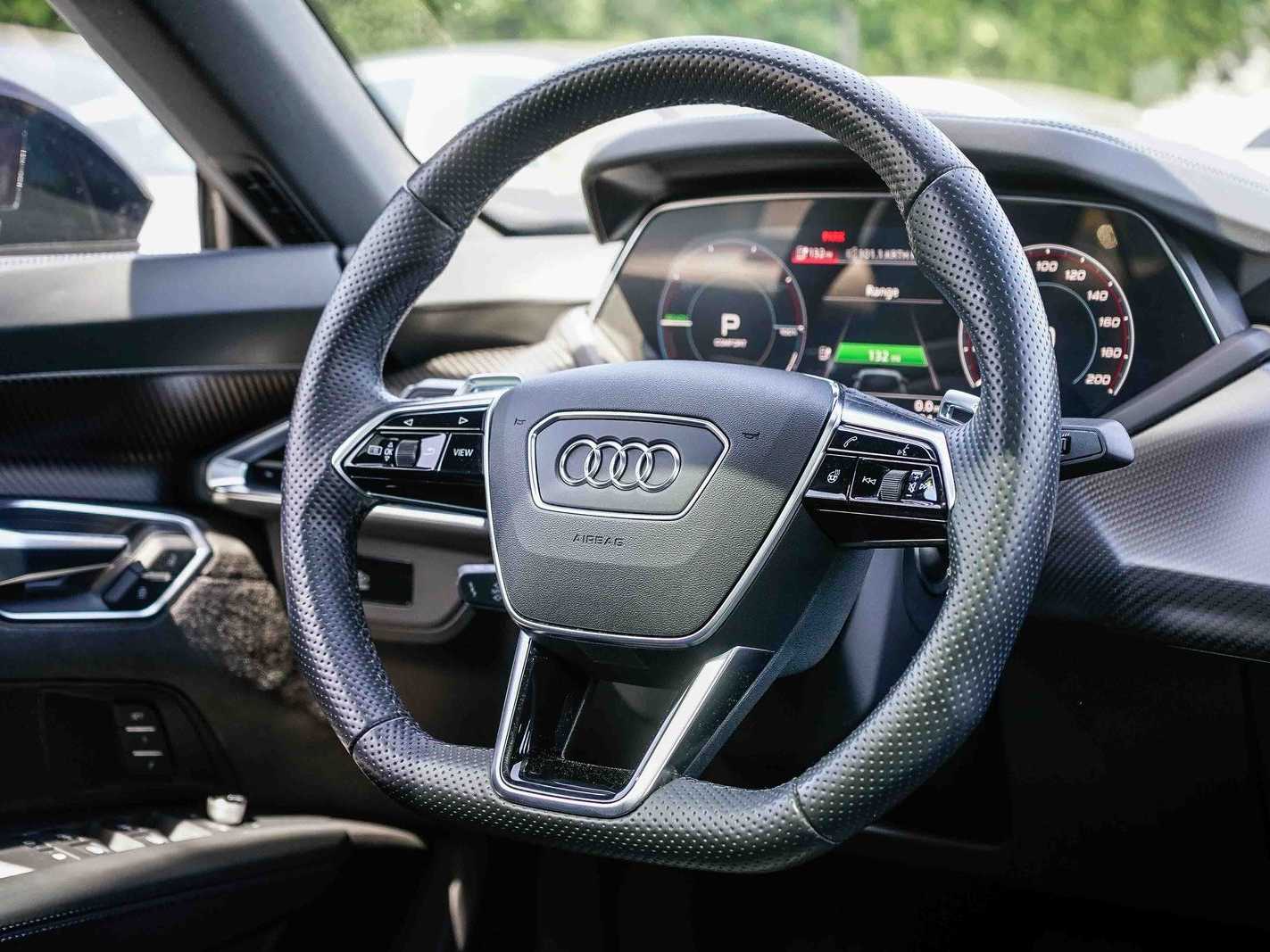 Thumbnail: 2022 Audi e-tron GT - 15