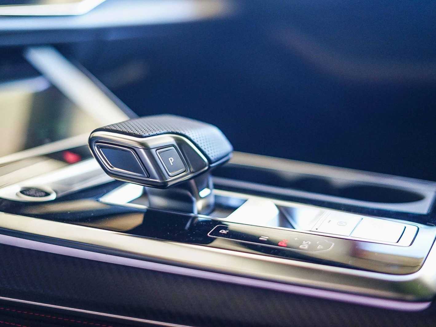 Thumbnail: 2025 Audi RS Q8 - 21