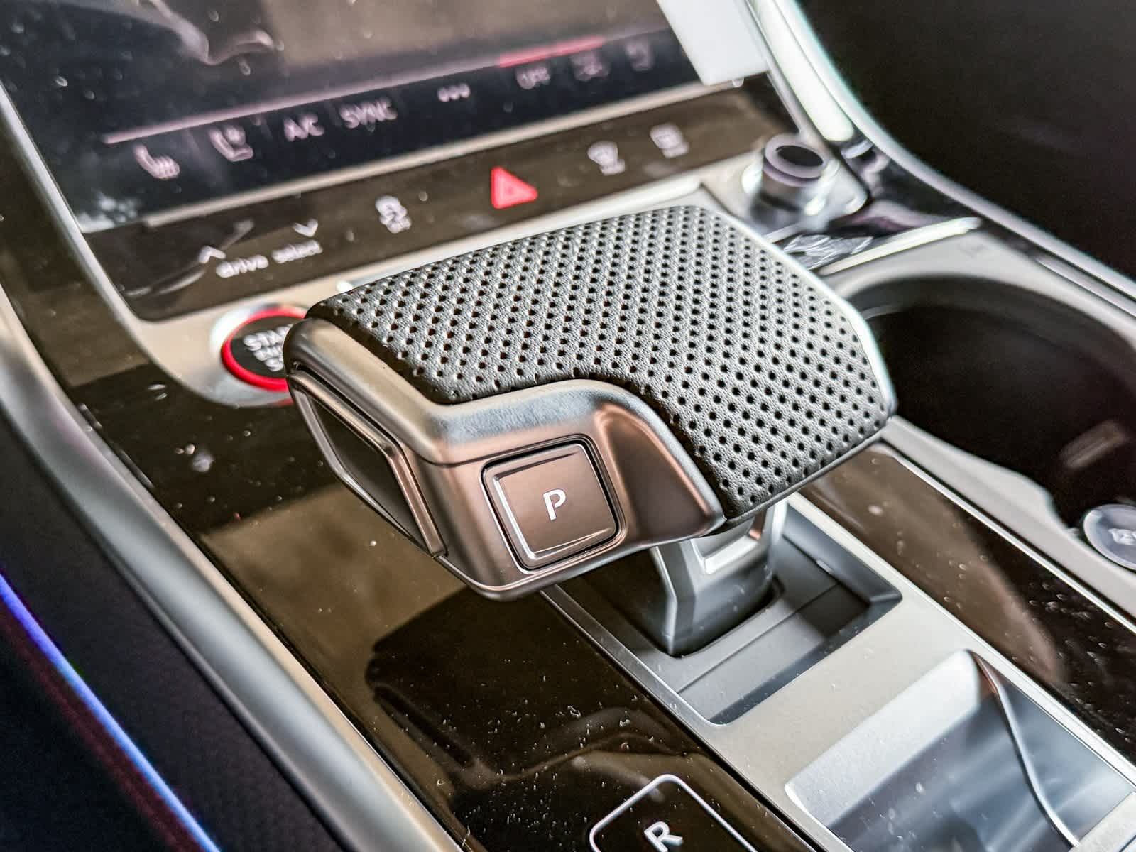 Thumbnail: 2026 Audi RS Q8 - 24