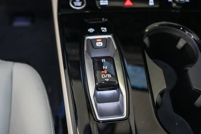 Thumbnail: 2025 Audi Q6 e-tron - 26