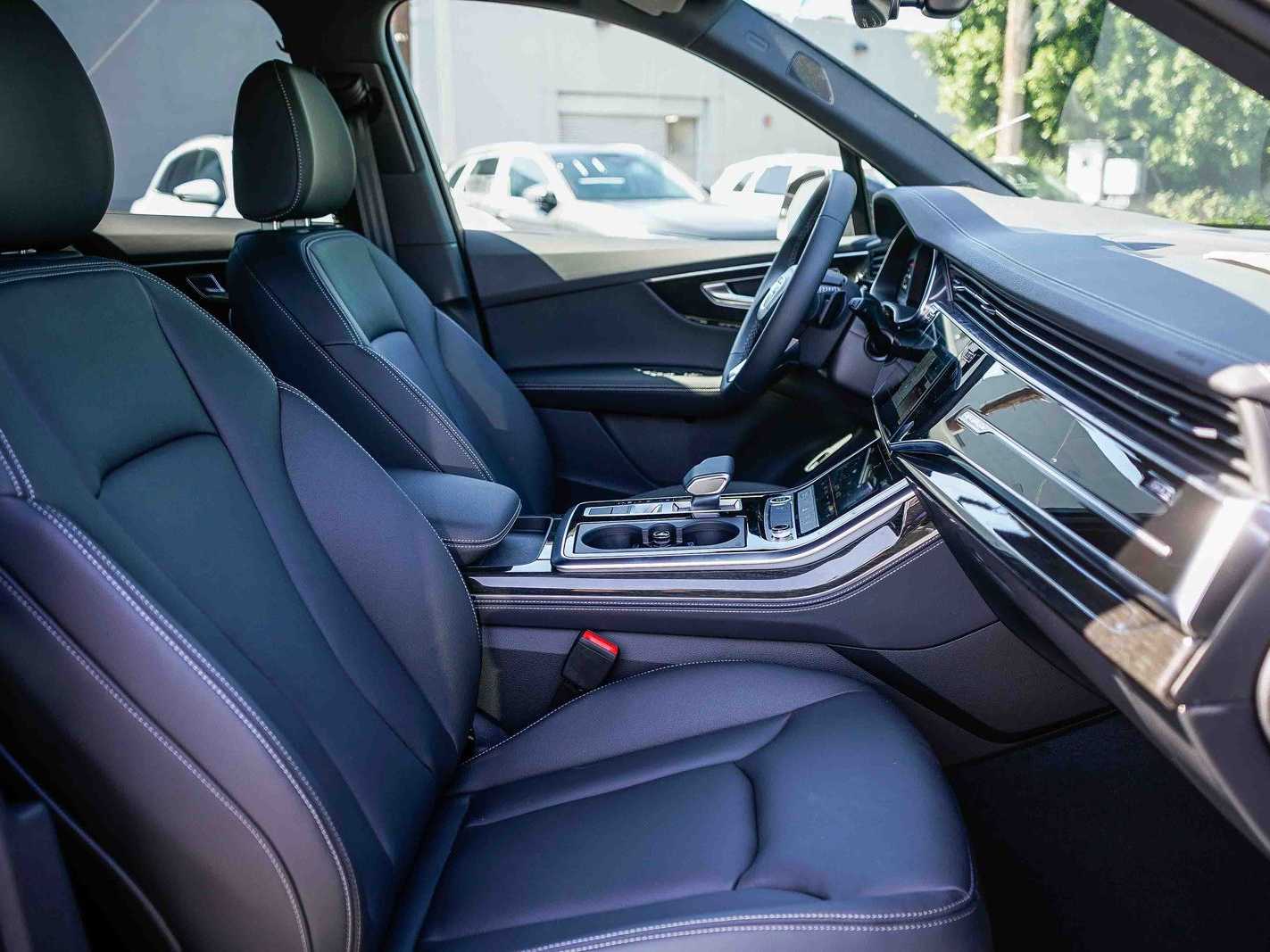 Thumbnail: 2026 Audi Q7 - 16