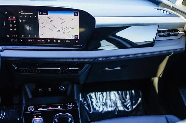 Thumbnail: 2025 Audi Q6 e-tron - 13