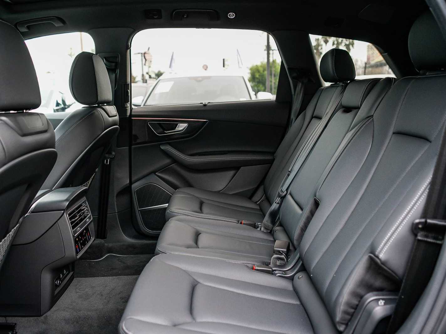 Thumbnail: 2026 Audi Q7 - 18