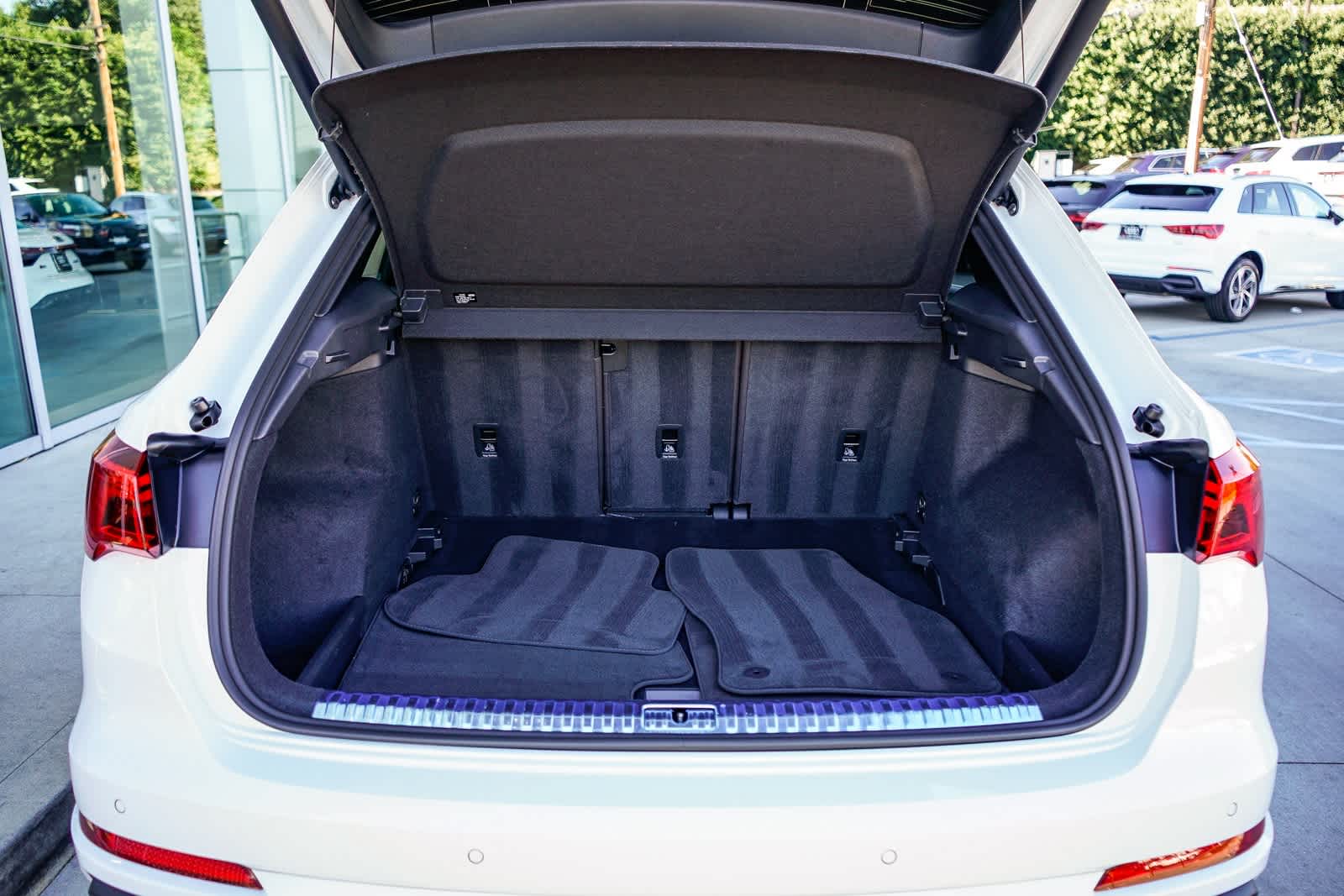 Thumbnail: 2023 Audi Q3 - 26