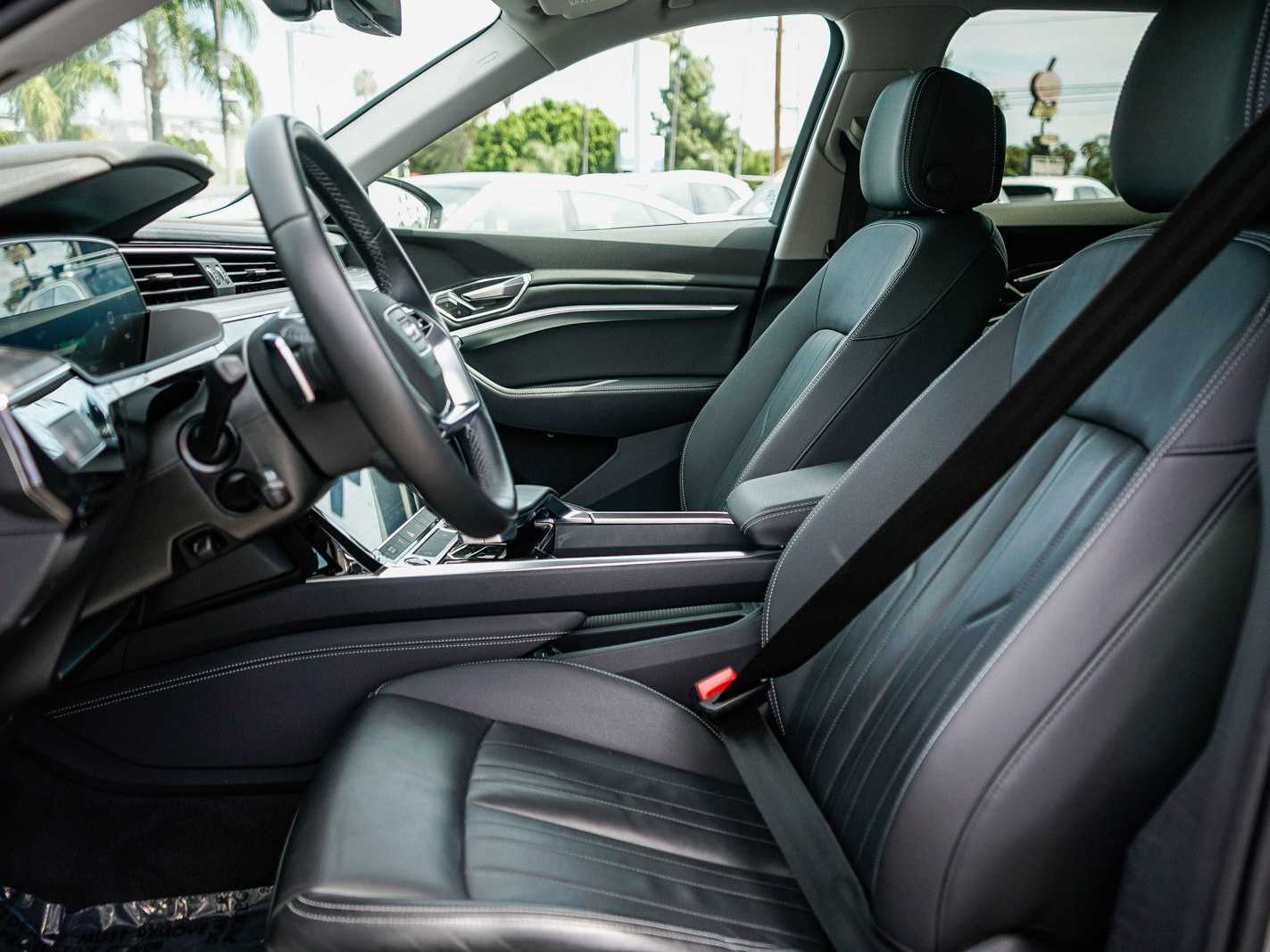 Thumbnail: 2023 Audi e-tron - 17