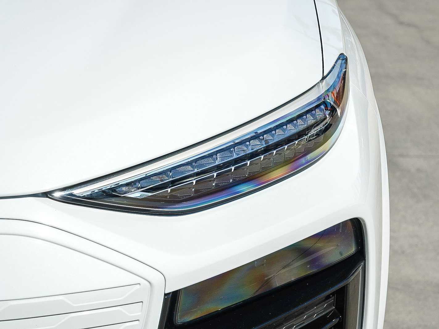 Thumbnail: 2025 Audi Q6 e-tron - 8