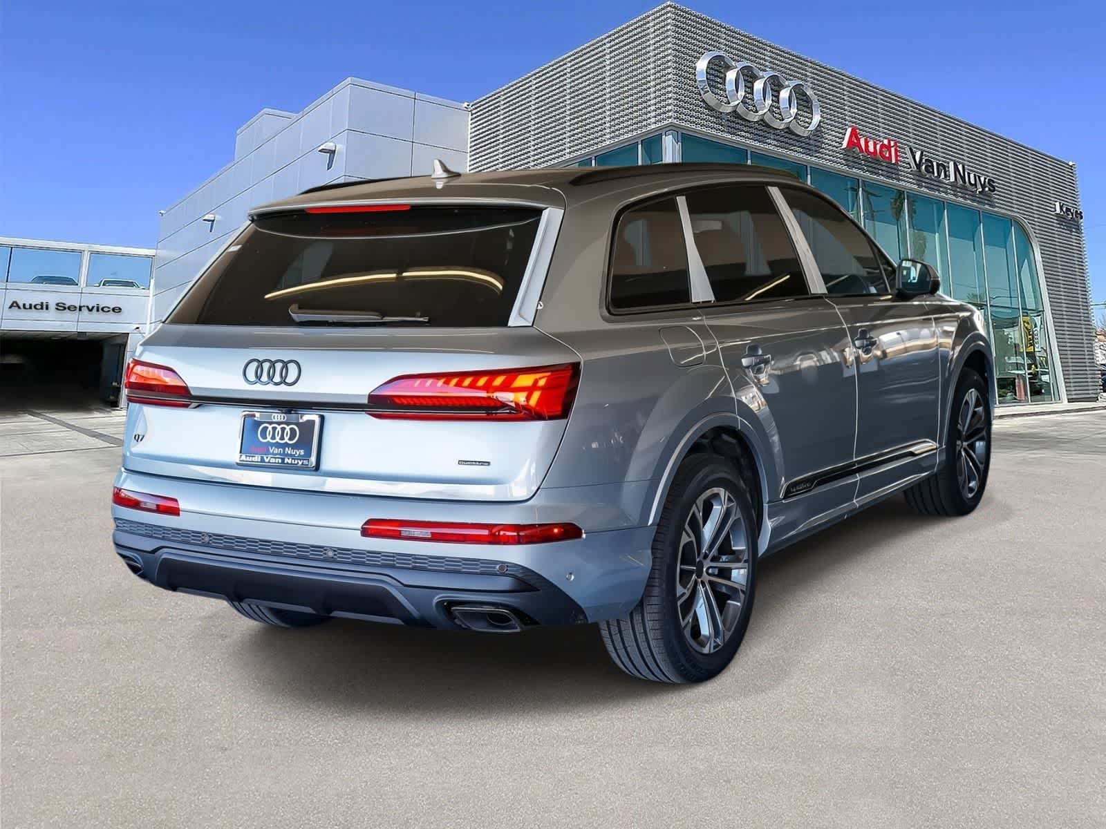 Thumbnail: 2026 Audi Q7 - 4
