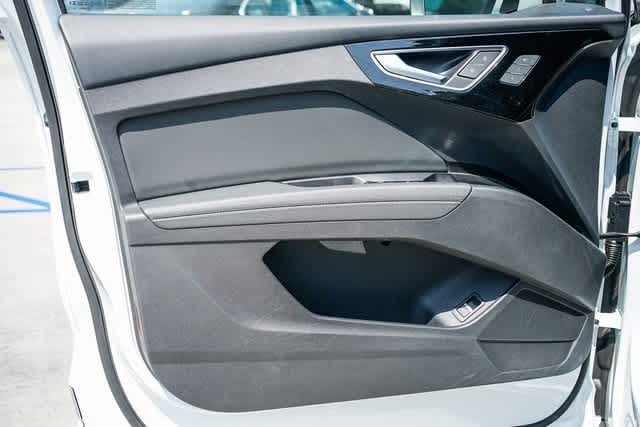 Thumbnail: 2023 Audi Q4 e-tron - 19
