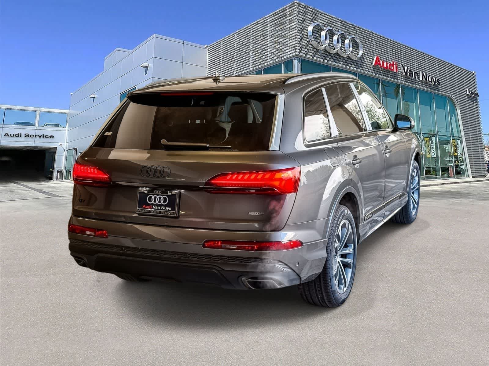 Thumbnail: 2026 Audi Q7 - 4