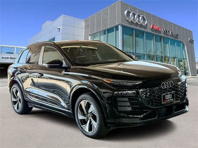 Thumbnail: 2025 Audi Q6 e-tron - 3