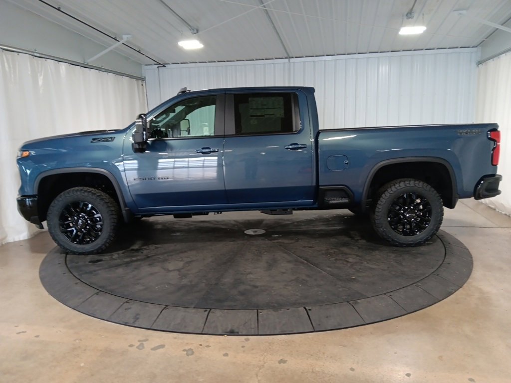 2025 Chevrolet Silverado 2500HD LT photo 2