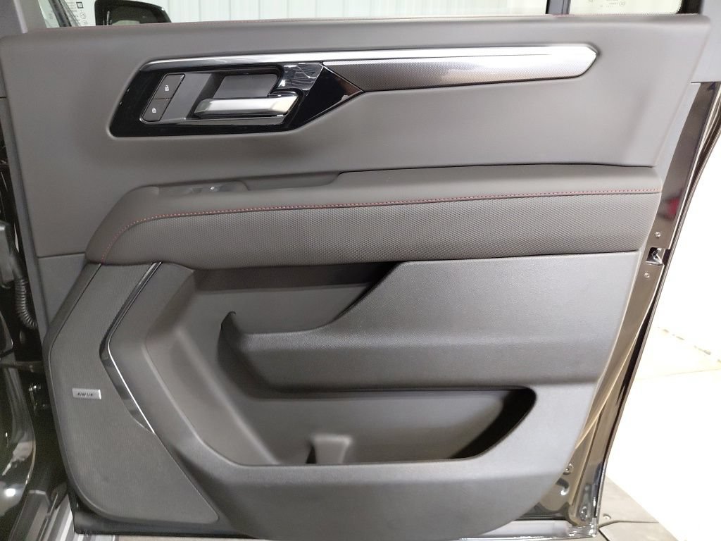 2026 Chevrolet Suburban RST - Photo 18