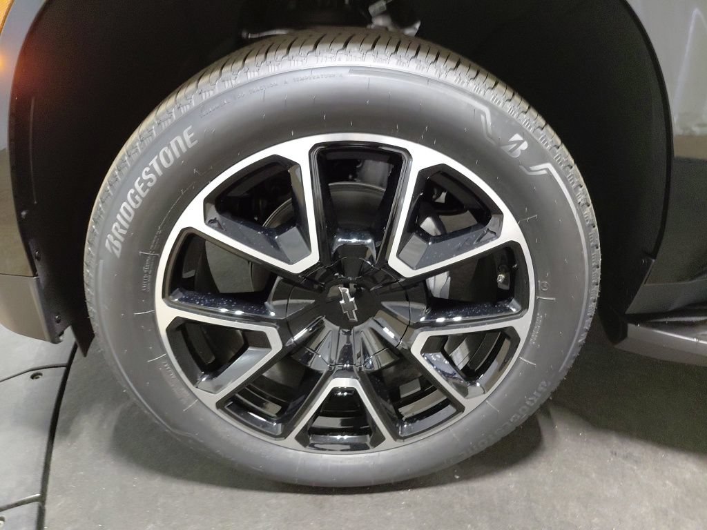 2026 Chevrolet Suburban RST - Photo 31