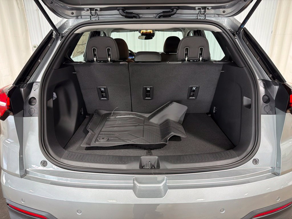 2027 Chevrolet Bolt LT - Photo 8